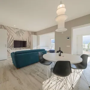 Apartmentsgarda - L'isola Blu Apartment